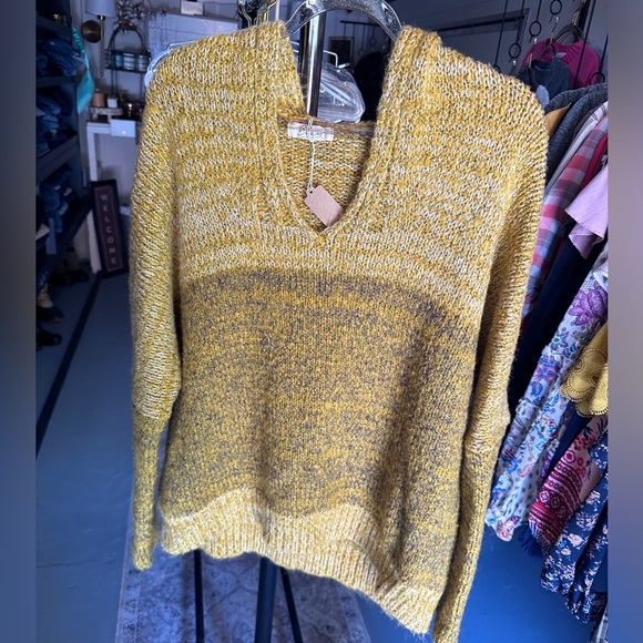 Elan Sweaters - Elan hooded sweater woman’s size small
